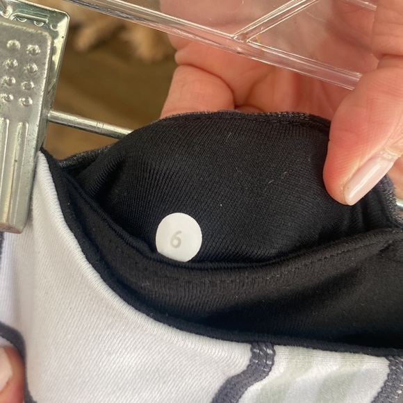 Lululemon | Flare Capri Leggings with Patterned Waistband | Great Condition - Picture 7 of 7